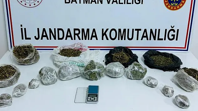 Evini uyuşturucu ticarethanesine çevirdi