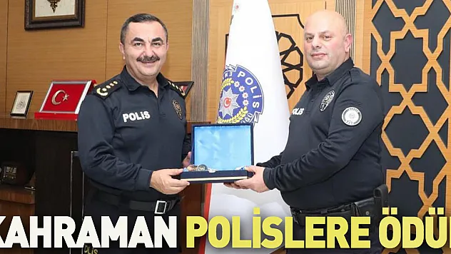 Denize atlayan kadını kurtaran polislere ödül