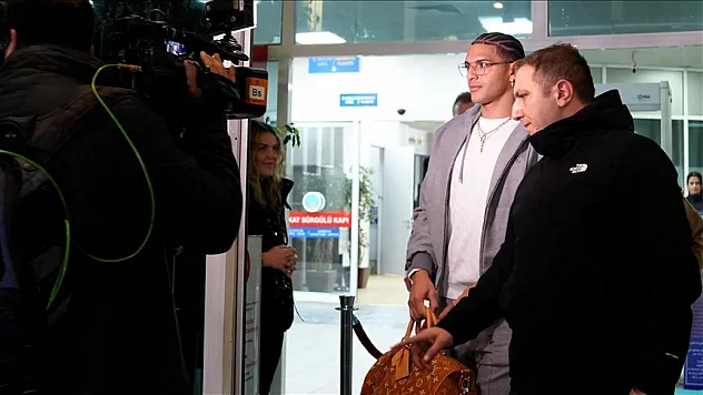 Fenerbahçe'nin yeni transferi Diego Carlos, İstanbul'a geldi