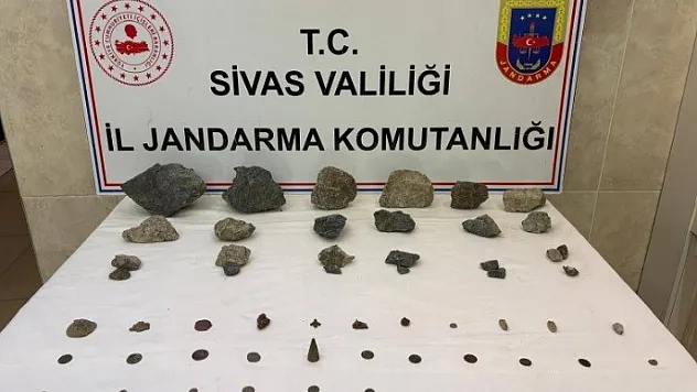 Sivas'ta tarihi eser niteliği taşıyan taşlar, sikkeler ve objeler ele geçirildi