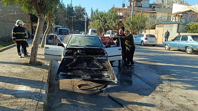 Otomobil alev aldı