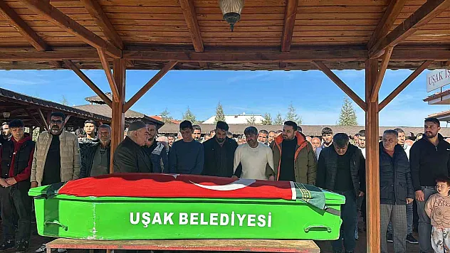 Babasının aracında vurulan çocuk son yolculuğuna göderildi