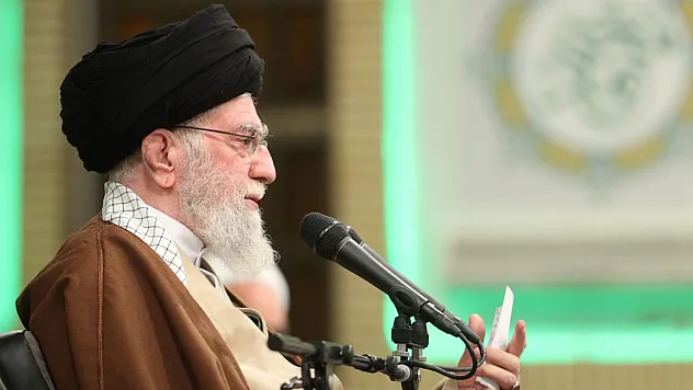 İran dini lideri Hamaney'den hükümete  sözlü uyarı