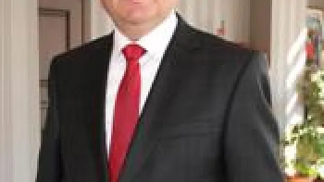 BELEDİYE BAŞKANI ÇALINAN PARANIN PEŞİNE DÜŞTÜ