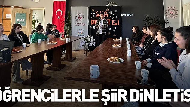Öğrencilerle şiir dinletisi