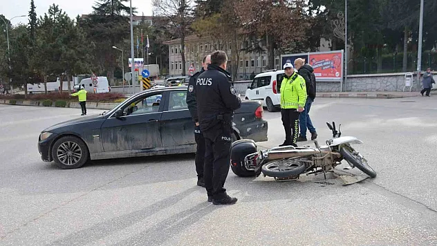 Bilecik'te motosiklet ile otomobil çarpıştı, 1 kişi yaralandı
