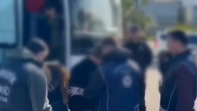 Otobüsün gizli bölmesinde kaçak