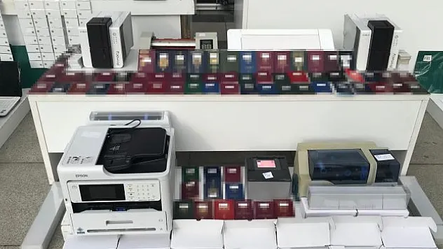 Sahte kimlik ve pasaportlar emniyette sergilendi