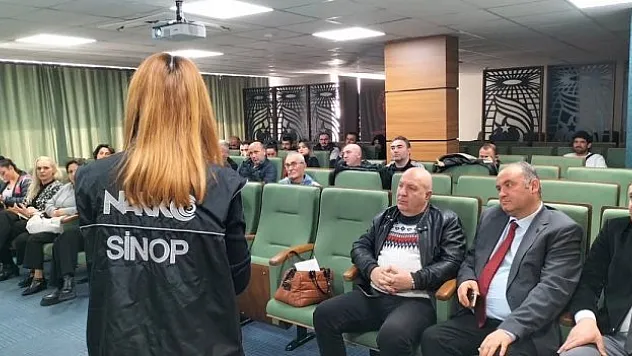 Gençlerle iletişimde bilinçli ve donanımlı olmak hedefleniyor