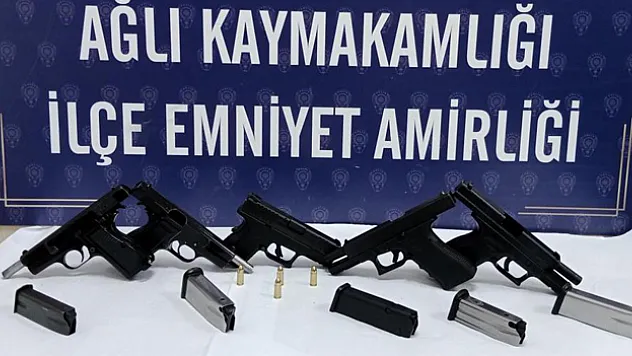 Ruhsatsız tabancayla yakalandılar