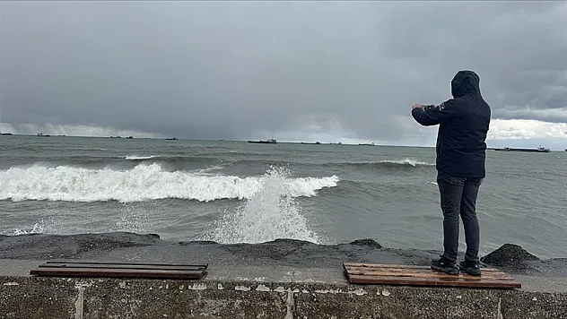 Karadeniz'de dev dalgalar oluştu