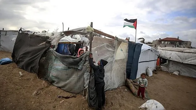 Filistin'de, soğuk hava ve fırtına ile mücadele