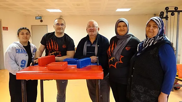 Annesine ve babasına verdiği sözü tuttu