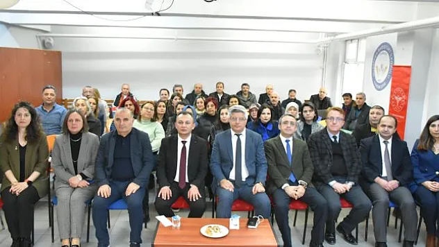 'İlkokul öğretmenlerine yönelik ağız ve diş yaralamalarında ilk yardım eğitimi'