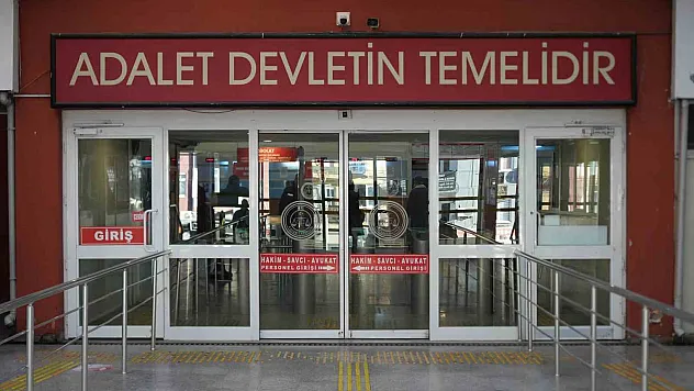16 yaşındaki kızı otobüste istismar ettiği iddia edilen şoför beraat etti