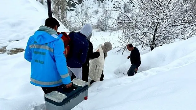 Karlı yollar aşılarak müdahale