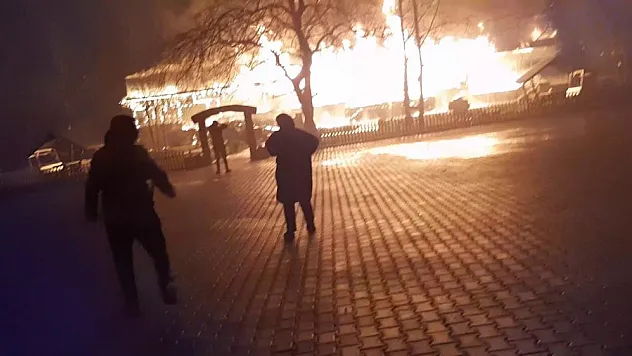 Restoran alevlere teslim oldu