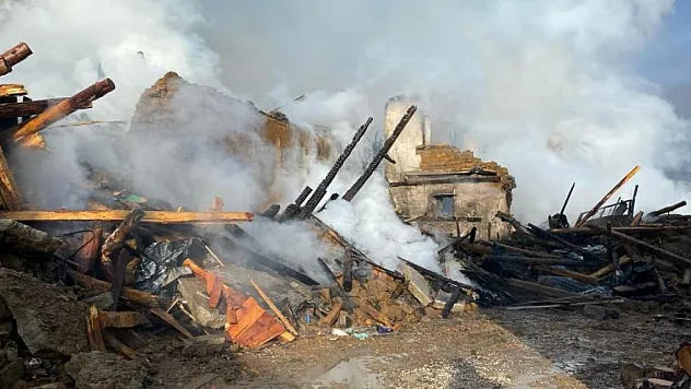 6 evi etkileyen yangın söndürüldü