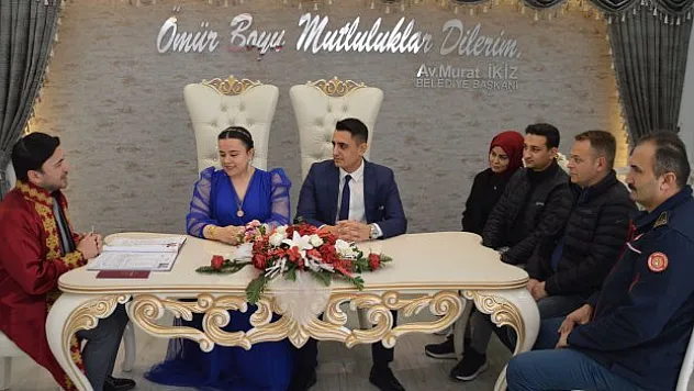 Sevgililer Günü'nde 12 nikah kıyıldı