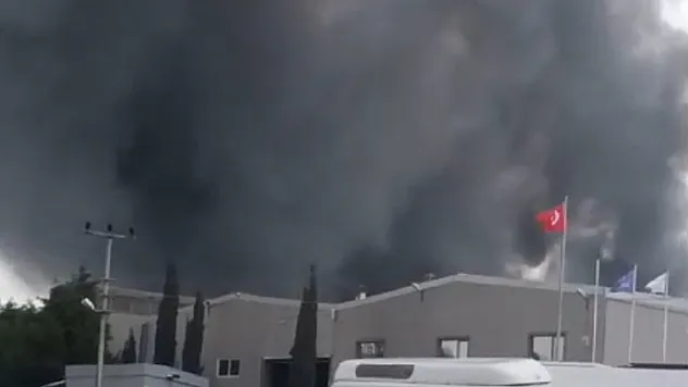 Edirne'de fabrika yangınına müdahale ediliyor