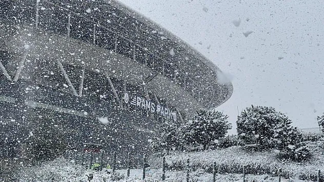 Ali Sami Yen'de kar yağışı etkili oluyor