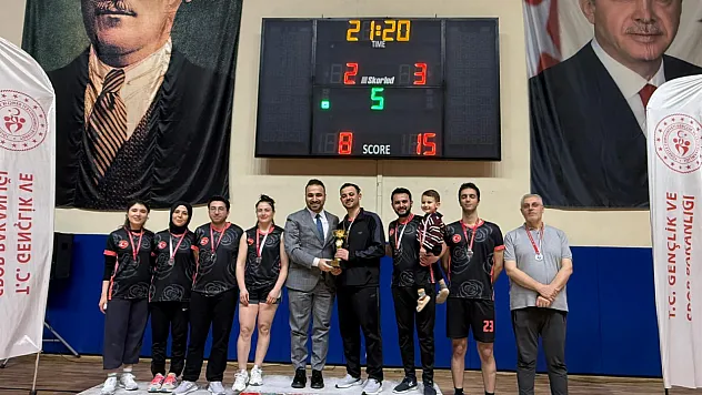 14 Mart Tıp bayramı öncesi Vezirköprü'de voleybol heyecanı