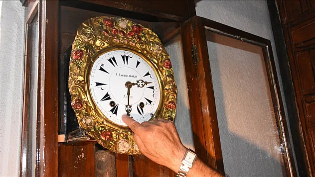 140 yıllık kurmalı saat zamana tanıklık ediyor