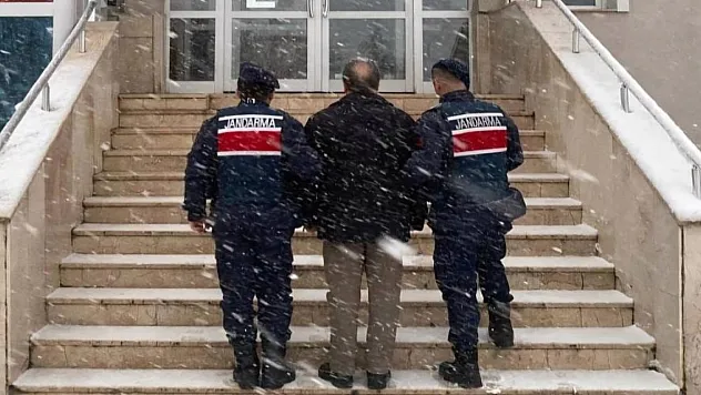 FETÖ'den aranan eski hakim yakalandı