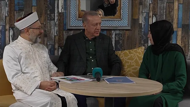 Cumhurbaşkanı Erdoğan, Mevlana Camisi Diyanet Gençlik Merkezini ziyaret etti