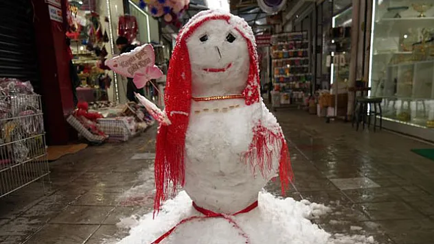 Samsunlular kar yağışını eğlenceye çevirdi