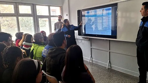 Emniyet ekiplerinden gençlere seminer