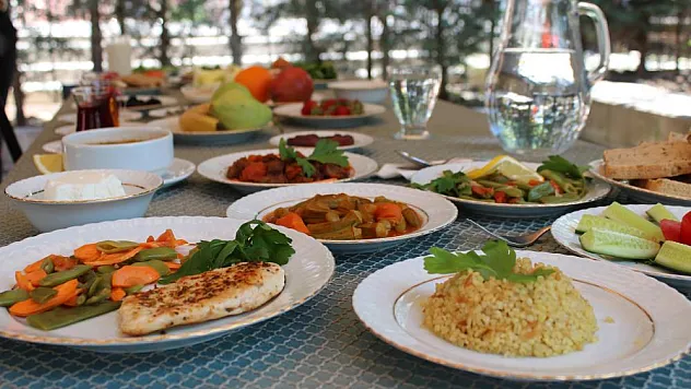 İftarda hızlı ve telaşlı yemekten uzak durun