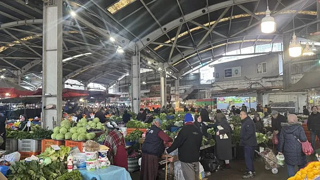 Halk pazarında fiyatlar yükseldi