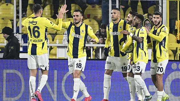 Fenerbahçe, puan farkını 4'e indirdi