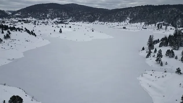 Film platosu değil, buz tutan göletler