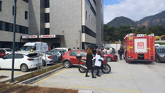 Elektrik kabloları yandı, hastalar tahliye edildi