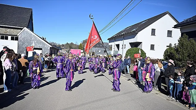 Belçika'nın 'Türk köyü'nde karnaval coşkusu yaşandı