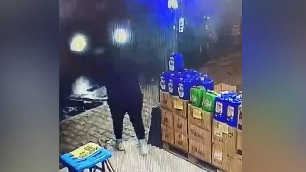 Market çalışanı canını zor kurtardı