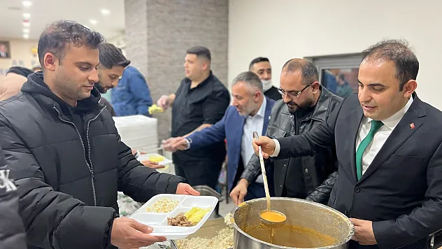 AK Parti MKYK Üyesi Harun Çelik, Bilecik'te partililerle iftar yaptı