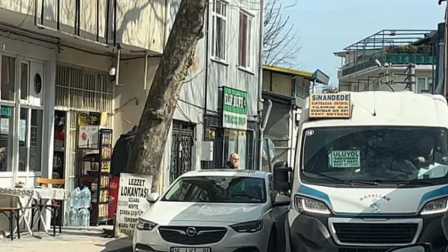 Aracını yola bırakıp gitti