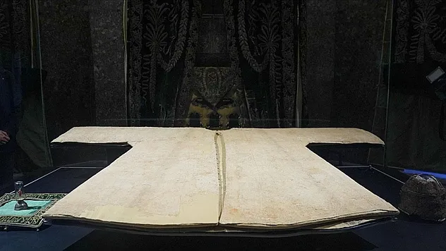 Hırka-i Şerif ziyarete açıldı