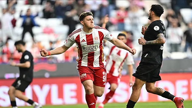 Onvo Antalyaspor sahasında Çaykur Rizespor'u mağlup etti