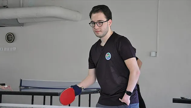 Para masa tenisçi Kerim, altın madalya kazandı