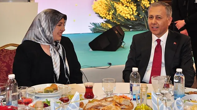 İçişleri Bakanı Yerlikaya, Kars'ta kadınlarla buluştu