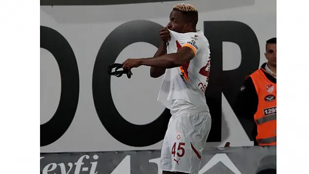 Victor Osimhen gol sayısını 17 yaptı