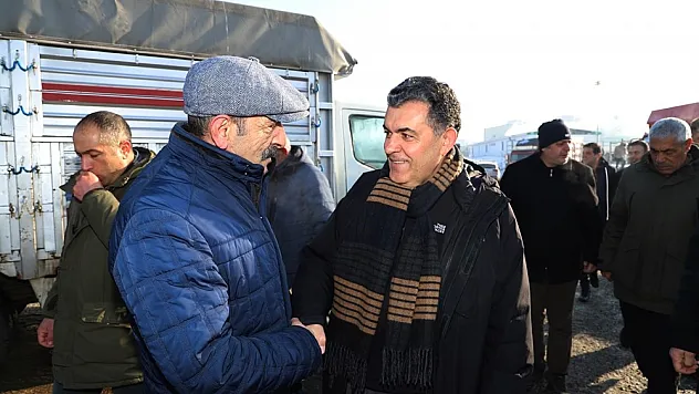 Başkan Demir hayvan pazarını ziyaret gitti