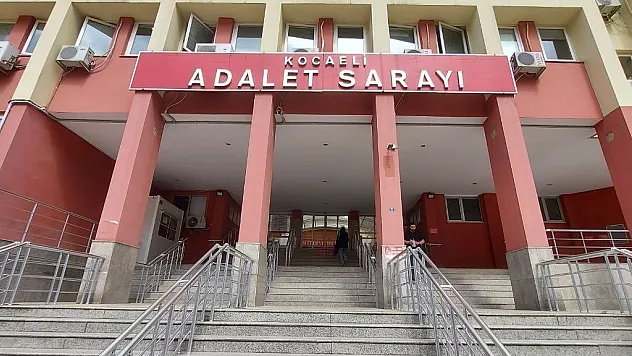 Sevgili olduklarına inandırdığı öğrencisini 2 yıl boyunca istismar etti