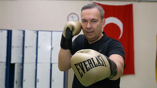 Günün stresinden boksla uzaklaşıyor