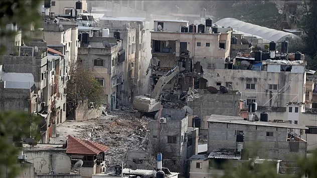 İsrail, Tulkerim kentindeki saldırılarını sürdürüyor