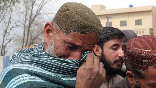 Pakistan'daki tren saldırısında ölü sayısı 31'e yükseldi